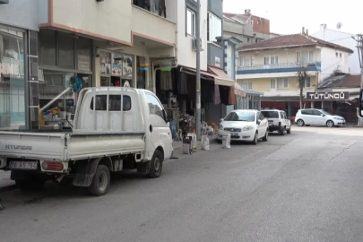 Bursa'da minibüs 2 kişiye çarptı! O anlar kamerada