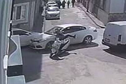 Bursa'da otomobil ile motosikletin çarpıştığı kaza kamerada