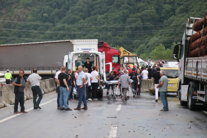 8 araçlı feci kaza: 1 ölü, 6 yaralı