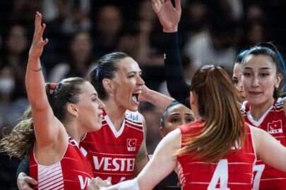 Türkiye-İtalya voleybol maçı dev ekranlarda