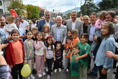 Heykel, çocuk sesleriyle şenlendi