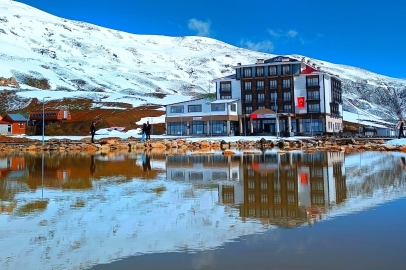 Bakan Bak gençleri Hakkari'ye davet etti