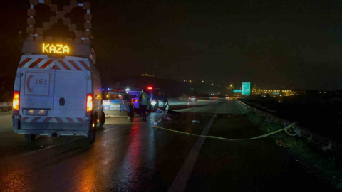 Otobanda yolun karşısına geçmek isterken tırın altında kaldı: 1 ölü