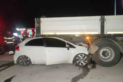 Bursa’da otomobil TIR altına girdi: 2 yaralı