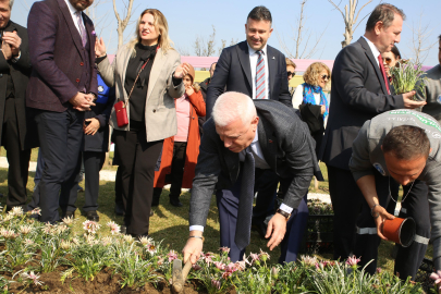 Kadınlar Günü’nde Çiçekler " Benim Adım Kadın" Sokağında Buluştu...